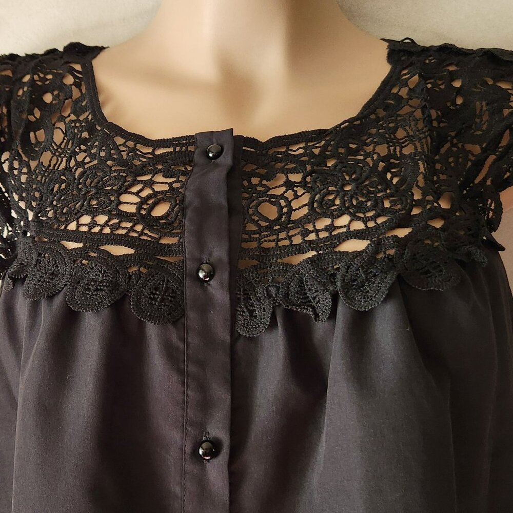 Black blouse with lace insert sz 2X EUC